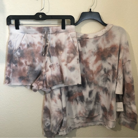 Intimately Free People XS Pajama Set Sweatshirt Shorts Tie Dye Cream $168 - Picture 2 of 9